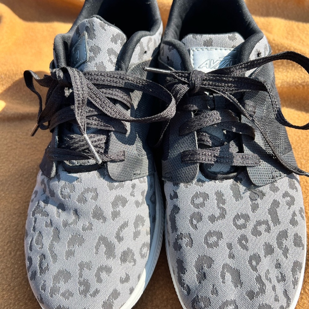 Avia Black and Gray Leopard Sneakers Womens 9W EUC